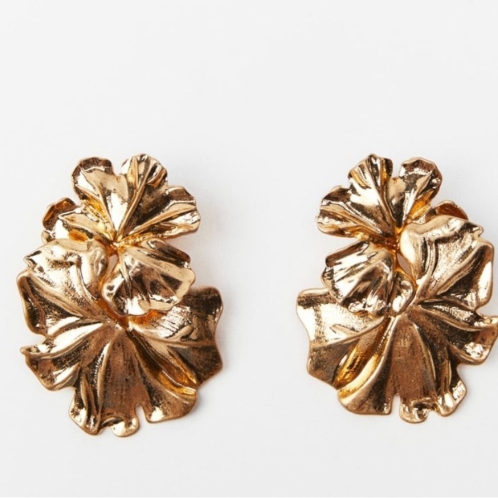 Zara bohemian metallic floral earrings NWT✨✨✨